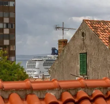 Mit Balkon Fuer Zwei Personen Apartmán